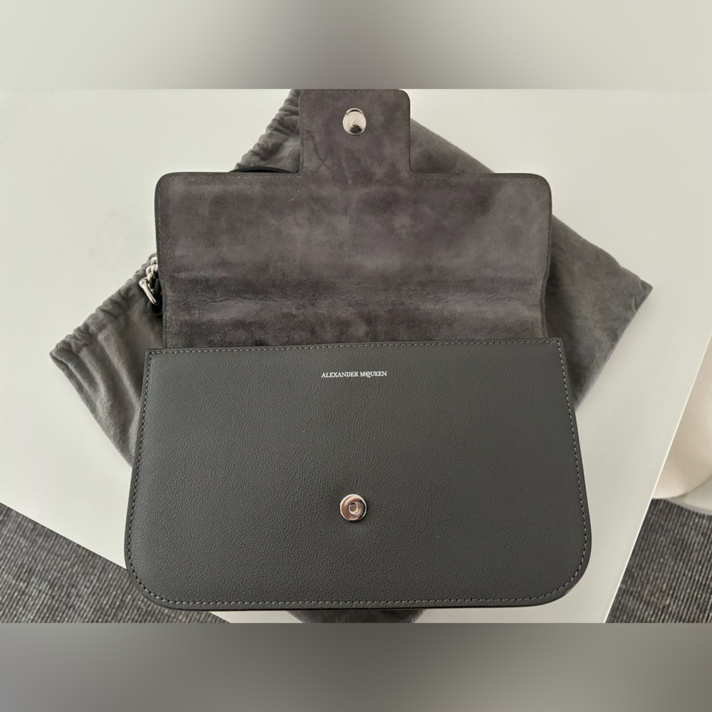 Alexander McQueen insignia purse - Picture 2 of 14
